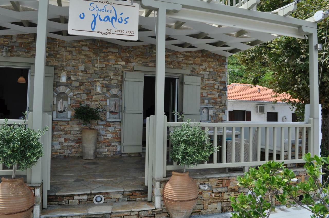Studios Yalos Χορευτό Εξωτερικό φωτογραφία